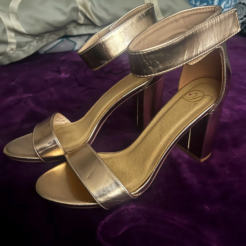 Gold hight heels Size 9